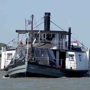 Currency Creek Cottages Oscar W Paddle Steamer